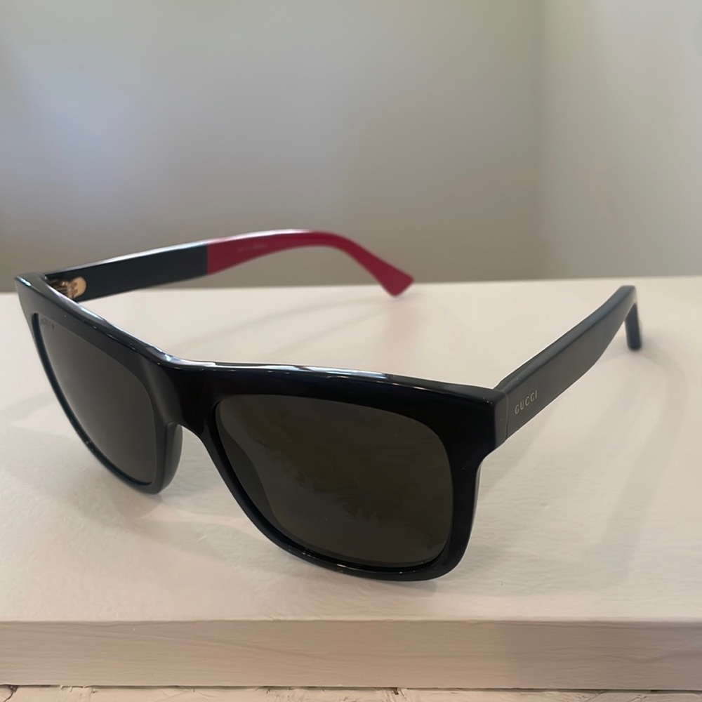 Gucci Sunglasses worn once excellent condition